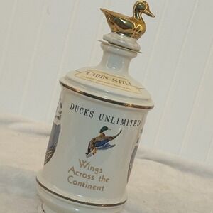Vintage Cabin Still Whiskey Decanter Ducks Unlimited Wht Good Gold Duck Stopper